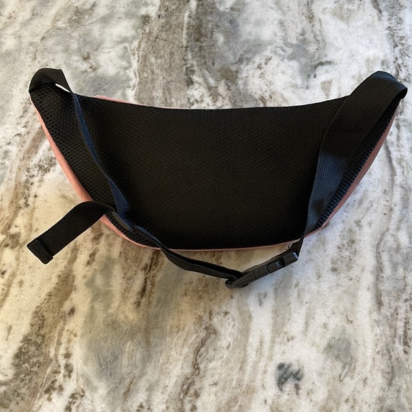 Fanny pack-hairy belly - Picture 5 of 6